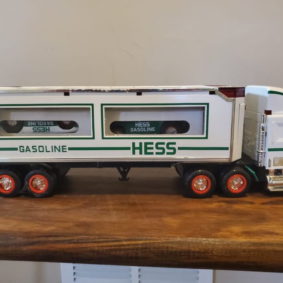 1997 Vintage Hess Truck - Picture 2 of 4